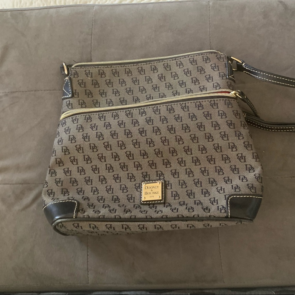 Dooney & Bourke crossbody!👜